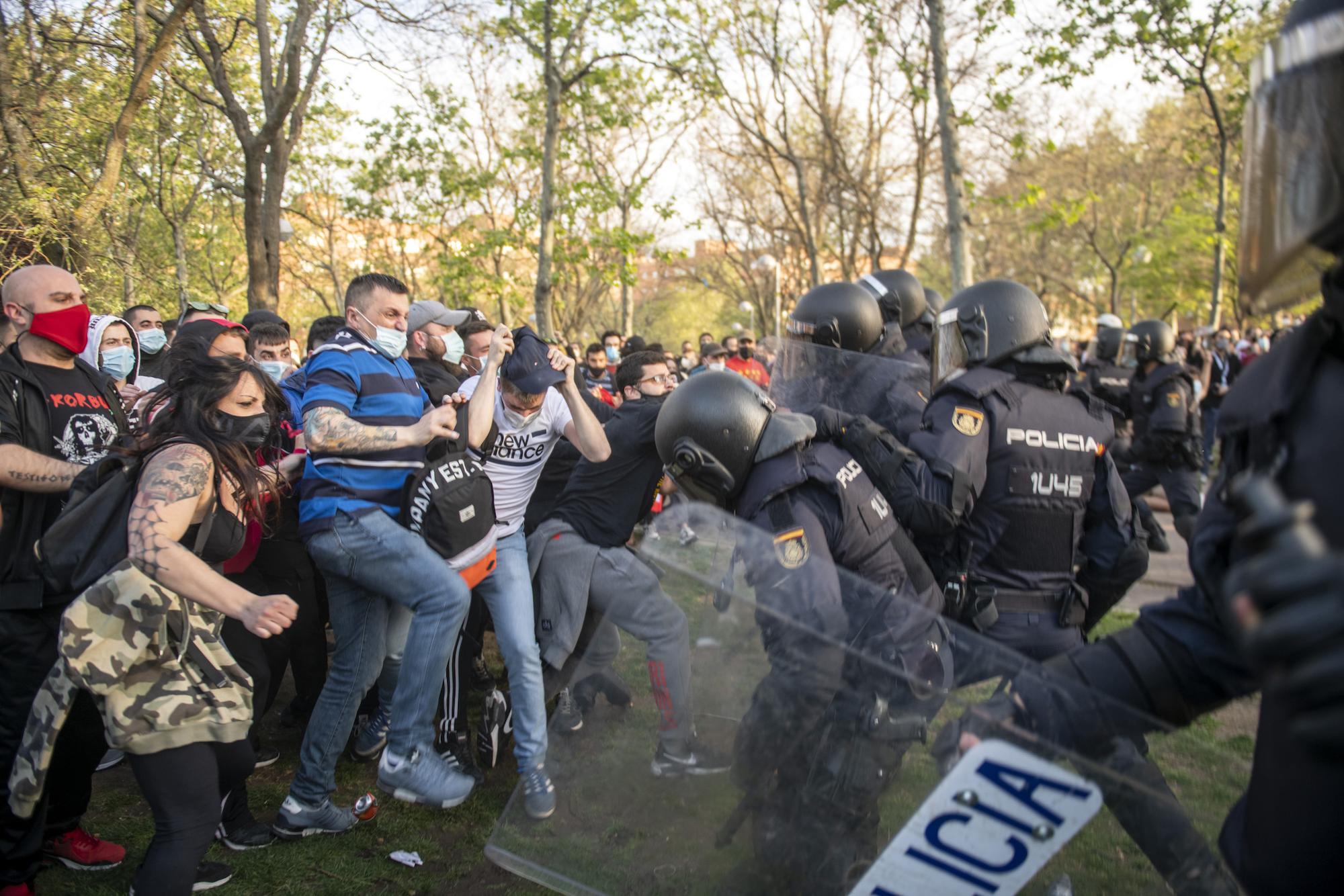 Mitín de Vox en Vallecas y carga policial - 20